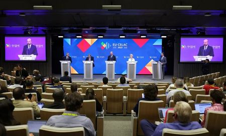 La Cumbre entre la Unión Europea (UE) y la Confederación de Estados de América Latina y el Caribe (CELAC), se celebró el 17 y 18 de julio en Bruselas. La Cumbre entre la Unión Europea (UE) y la Confederación de Estados de América Latina y el Caribe (CELAC), se celebró el 17 y 18 de julio en Bruselas.