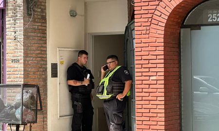 Personal policial trabaja en el lugar y la joven fue trasladada por resguardo Personal policial trabaja en el lugar y la joven fue trasladada por resguardo