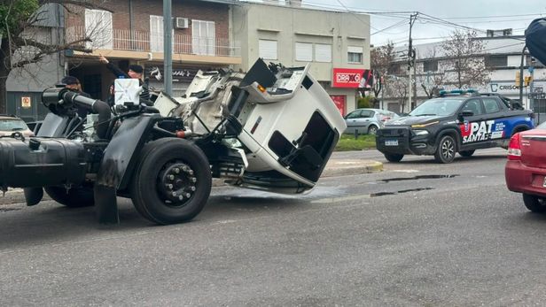 El accidente ocurrió en avenida López y Planes y Perú, en el norte de la ciudad de Santa Fe.