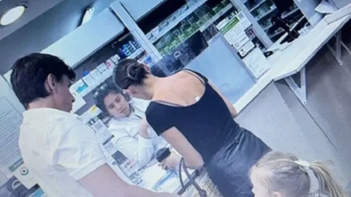 Roberto García Moritán, junto a Pampita en una farmacia, desató rumores sobre su situación financiera. Roberto García Moritán, junto a Pampita en una farmacia, desató rumores sobre su situación financiera.
