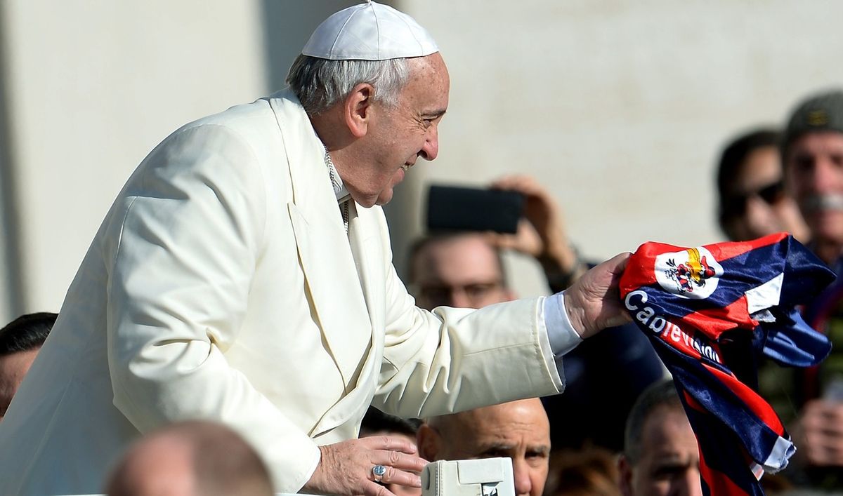 Francisco, el Papa hincha de San Lorenzo que llevó su fe y su pasión al Vaticano. Francisco, el Papa hincha de San Lorenzo que llevó su fe y su pasión al Vaticano.