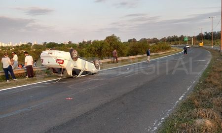 Elaccidente ocurrió poco después de las 18 hs en la Circunvalación Oeste, a la alturade la casabomba 1. Elaccidente ocurrió poco después de las 18 hs en la Circunvalación Oeste, a la alturade la casabomba 1.