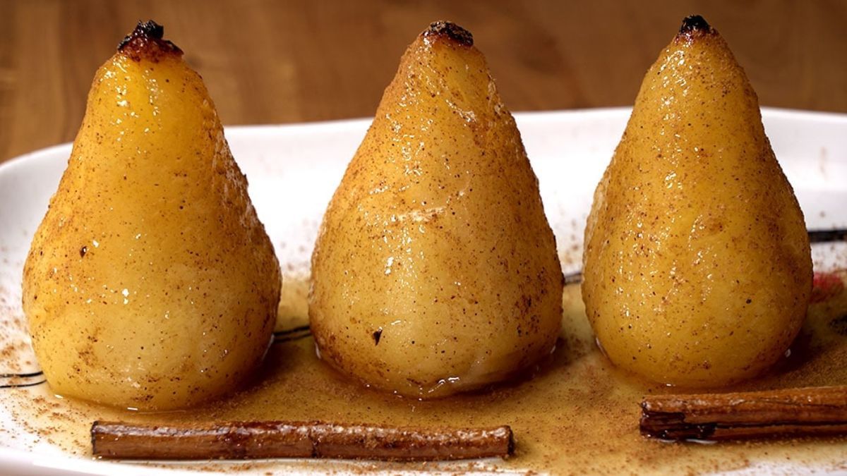 Este postre de peras cocidas con canela y naranja se hace en solo 10 minutos. Este postre de peras cocidas con canela y naranja se hace en solo 10 minutos.