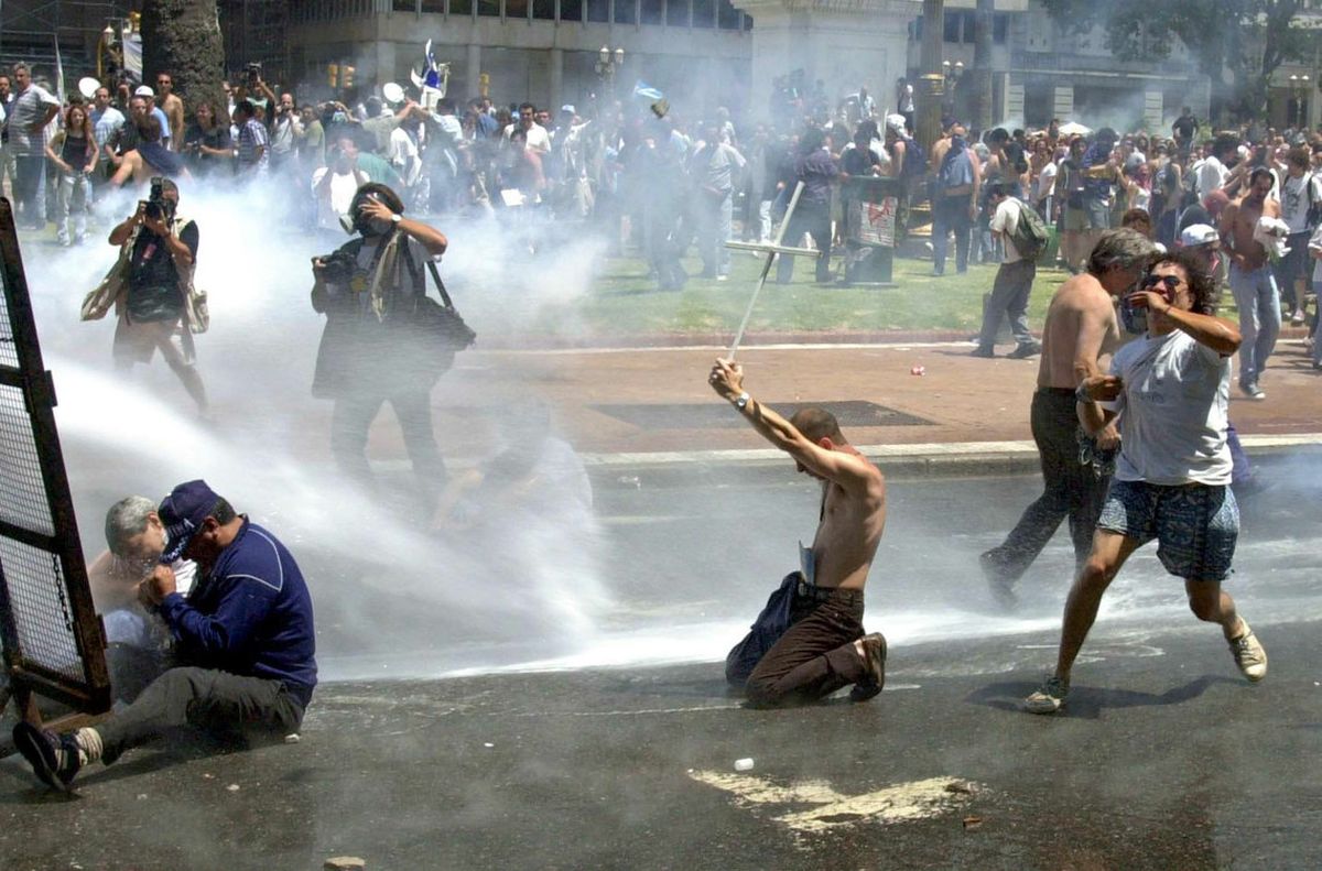 La salvaje represión estatal contra las movilizaciones sociales provocaron 39 muertes en todo el país. La salvaje represión estatal contra las movilizaciones sociales provocaron 39 muertes en todo el país.