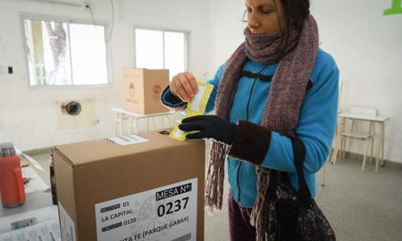 Los resultados se irán cargando en la web del gobierno provincial elecciones.santafe.gov.ar y podrán seguirse minuto a minuto. Los resultados se irán cargando en la web del gobierno provincial elecciones.santafe.gov.ar y podrán seguirse minuto a minuto.