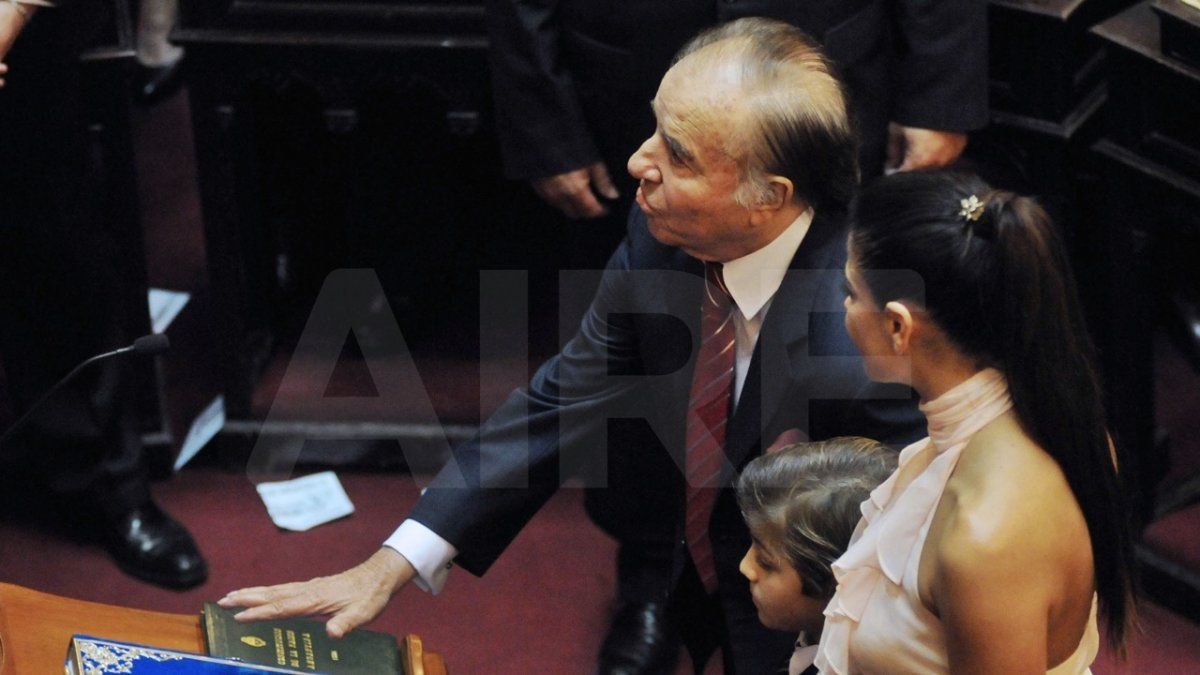 Carlos Menem durante su jura como senador nacional por La Rioja en el año 2011.
