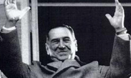 Desde el exilio en Madrid, Juan Domingo Perón difundió un texto de fuerte compromiso ambiental y cuando asumió la presidencia creó la primera Secretaría de Recursos Naturales, que fue desmantelada por el proceso. Desde el exilio en Madrid, Juan Domingo Perón difundió un texto de fuerte compromiso ambiental y cuando asumió la presidencia creó la primera Secretaría de Recursos Naturales, que fue desmantelada por el proceso.