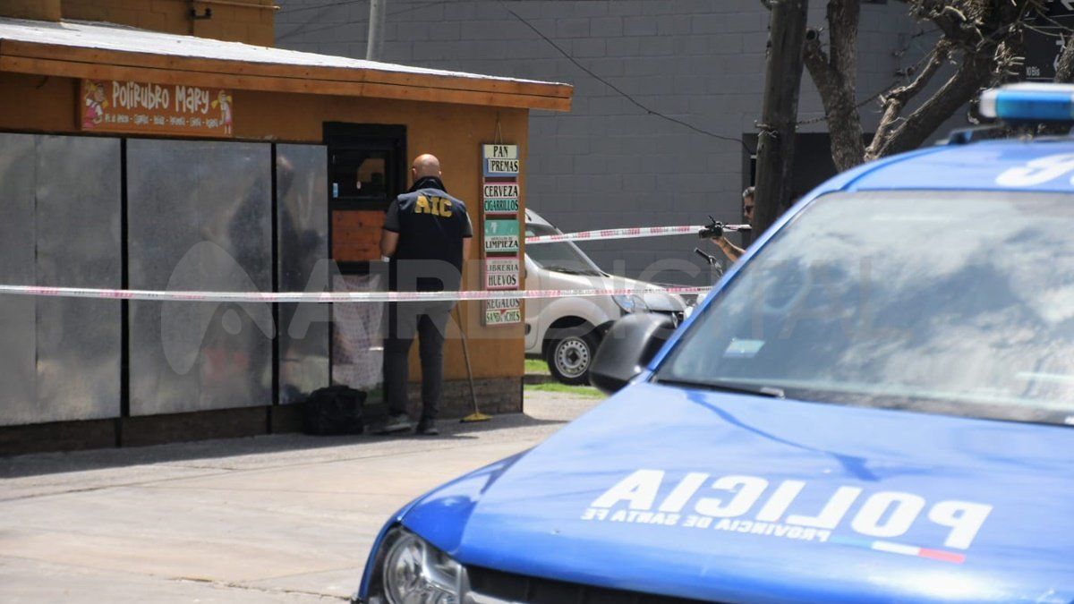 Las repetidas balaceras y homicidios en Rosario empujaron la renuncia de Rubén Rimoldi como titular del Ministerio de Seguridad.