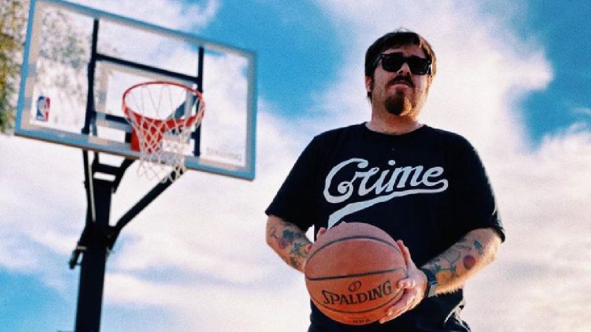 El humorista es tan fanático del deporte que construyó una cancha de básquet en el jardín de su casa.