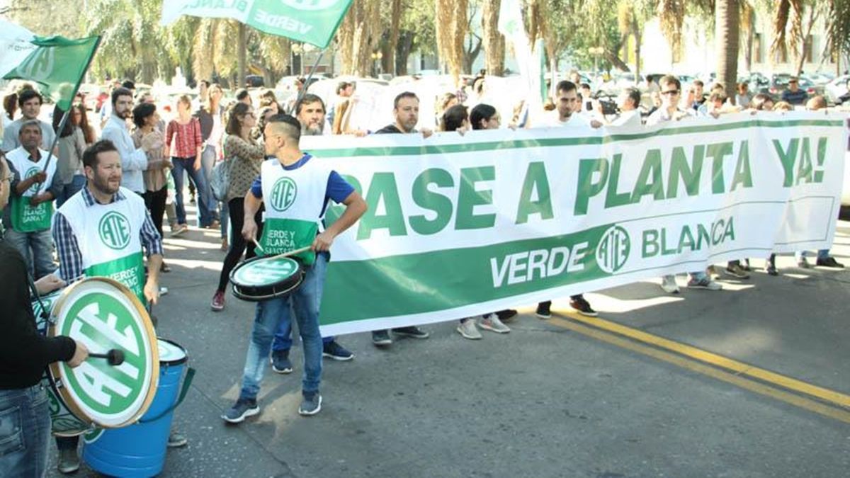 El pase a planta de los trabajadores contratados es una de las principales reivindicaciones de ATE Santa Fe.