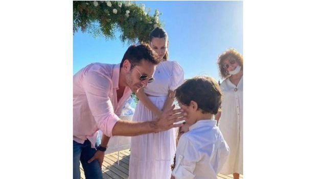 Benjamín Vicuña estuvo en el bautismo de Ana García Moritán y su hijo Benicio.