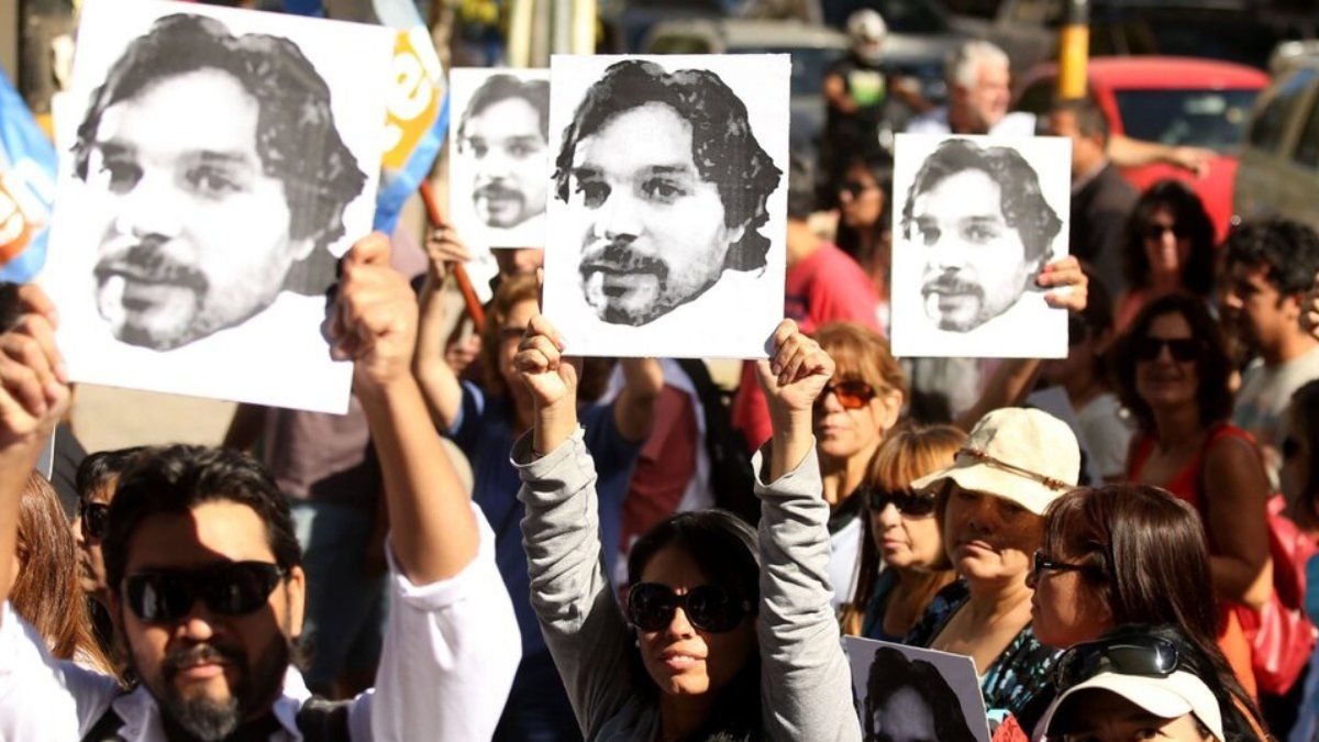 Movilización masiva para homenajear a Carlos Fuentealba a quince años de su asesinato.