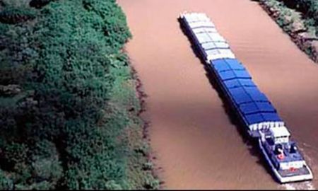 La hidrovía Paraná-Paraguay tiene una extensión de 3.442 kms desde Puerto Cáceres (Brasil) hasta Puerto Nueva Palmira (Uruguay). La hidrovía Paraná-Paraguay tiene una extensión de 3.442 kms desde Puerto Cáceres (Brasil) hasta Puerto Nueva Palmira (Uruguay).
