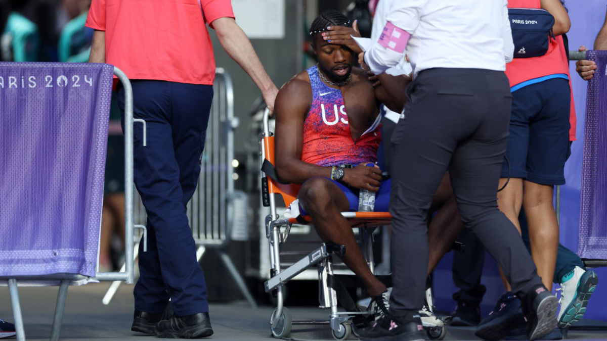 Noah Lyles corrió la final de 200 metros con Covid-19 y debió salir en silla de ruedas.