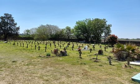 Zona de tumbas del cementerio corondino. Zona de tumbas del cementerio corondino.