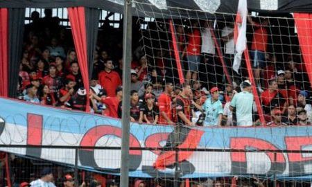 Horas antes de que Colón dispute su partido de local en el estadio Brigadier López, se produjeron dos serios incidentes que muestran el recrudecimiento de la violencia en la interna de la barra. Horas antes de que Colón dispute su partido de local en el estadio Brigadier López, se produjeron dos serios incidentes que muestran el recrudecimiento de la violencia en la interna de la barra.