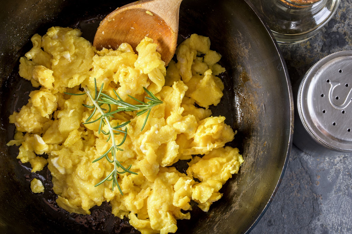 Los huevos revueltos son un plato delicioso y saludable, ideal para disfrutar en el desayuno o el almuerzo. Los huevos revueltos son un plato delicioso y saludable, ideal para disfrutar en el desayuno o el almuerzo.