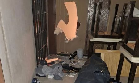 La Policía detuvo a un adolescente tras intentar robar un local. La Policía detuvo a un adolescente tras intentar robar un local.