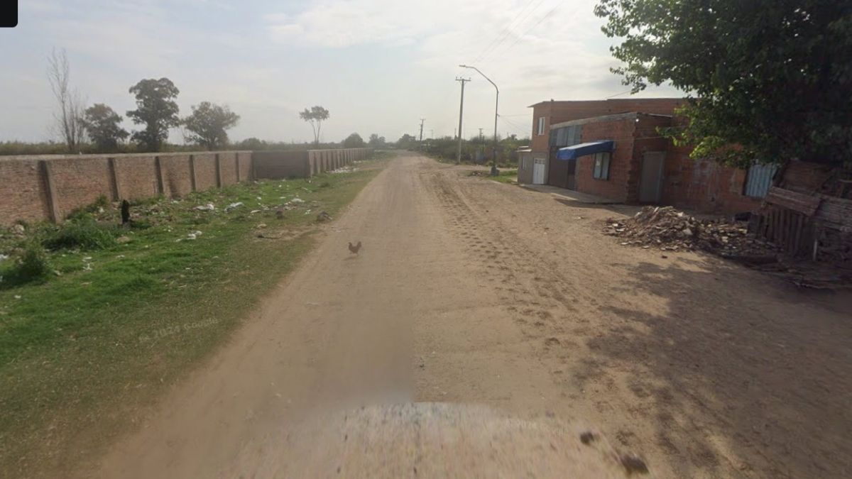 El procedimiento se realizó tras un llamado al 911. La policía secuestró dos armas calibre .22 de fabricación casera y un arma de utilería.