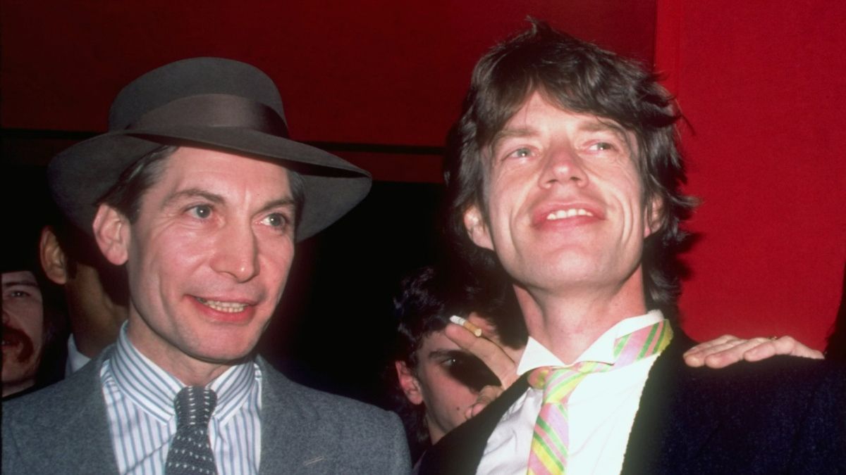 Watts y Jagger mantuvieron una sociedad rítmica imbatible por 59 años. Aunque se llevaban de diez, Charlie siempre le aclaró que él no era "su" baterista, sino que Mick era su cantante. Watts y Jagger mantuvieron una sociedad rítmica imbatible por 59 años. Aunque se llevaban de diez, Charlie siempre le aclaró que él no era "su" baterista, sino que Mick era su cantante.