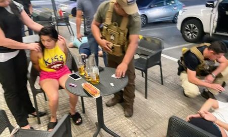Los prófugos que se habían esfumado tras el triple crimen que se produjo en Ibarlucea el 29 de enero del año pasado, fueron detenidos en Paraguay. Los prófugos que se habían esfumado tras el triple crimen que se produjo en Ibarlucea el 29 de enero del año pasado, fueron detenidos en Paraguay.