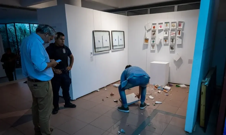 Activistas católicos destrozaron una muestra de arte feminista por el 8M en Mendoza Activistas católicos destrozaron una muestra de arte feminista por el 8M en Mendoza