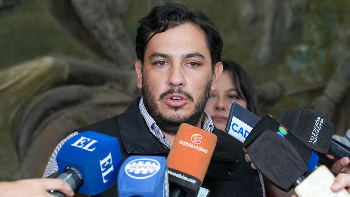 Se informó que los detenidos “están sindicados como autores de varios delitos, entre ellos hurto calificado mediante el uso de inhibidores, principalmente en zonas del micro y macrocentro de la capital provincial”. Se informó que los detenidos “están sindicados como autores de varios delitos, entre ellos hurto calificado mediante el uso de inhibidores, principalmente en zonas del micro y macrocentro de la capital provincial”.