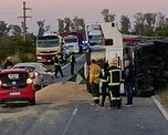 El vuelco ocurrió durante la tarde del domingo en Ruta 1, cerca del acceso a Helvecia. El vuelco ocurrió durante la tarde del domingo en Ruta 1, cerca del acceso a Helvecia.