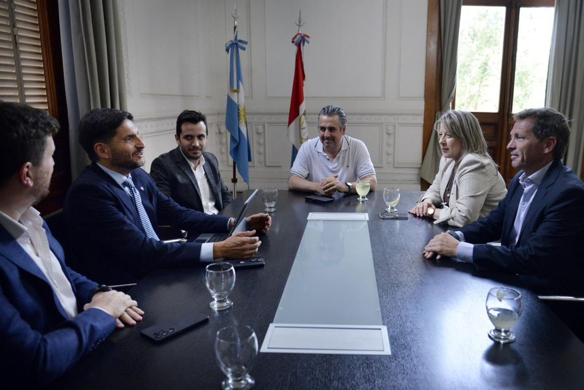 El encuentro entre funcionarios provinciales y nacionales se llevó a cabo durante la tarde de este viernes en la Sede de Gobierno en Rosario y coincidió con la primera visita de Monteoliva como ministra de Seguridad de la Nación.