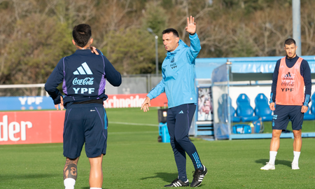Lionel Scaloni en el predio de Ezeiza junto a la Selección Argentina. Lionel Scaloni en el predio de Ezeiza junto a la Selección Argentina.