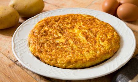 ferran adria revelo como batir los huevos para la tortilla de papas: se baten en horizontal, emulsiona y no airea ferran adria revelo como batir los huevos para la tortilla de papas: se baten en horizontal, emulsiona y no airea