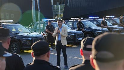 Maximiliano Pullaro entregó 190 camionetas a la Policía de Rosario: 