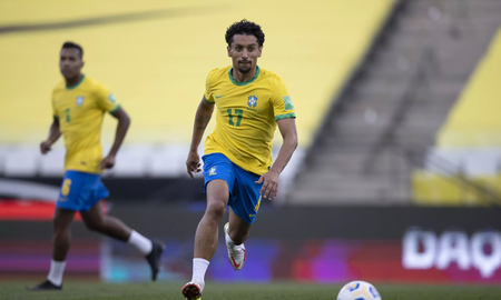 Tras perderse la práctica de lunes junto a Neymar por un problema logístico, el zaguero de París Saint-Germain apenas trotó alrededor de una de las canchas del centro de entrenamiento de Juventus. Tras perderse la práctica de lunes junto a Neymar por un problema logístico, el zaguero de París Saint-Germain apenas trotó alrededor de una de las canchas del centro de entrenamiento de Juventus.