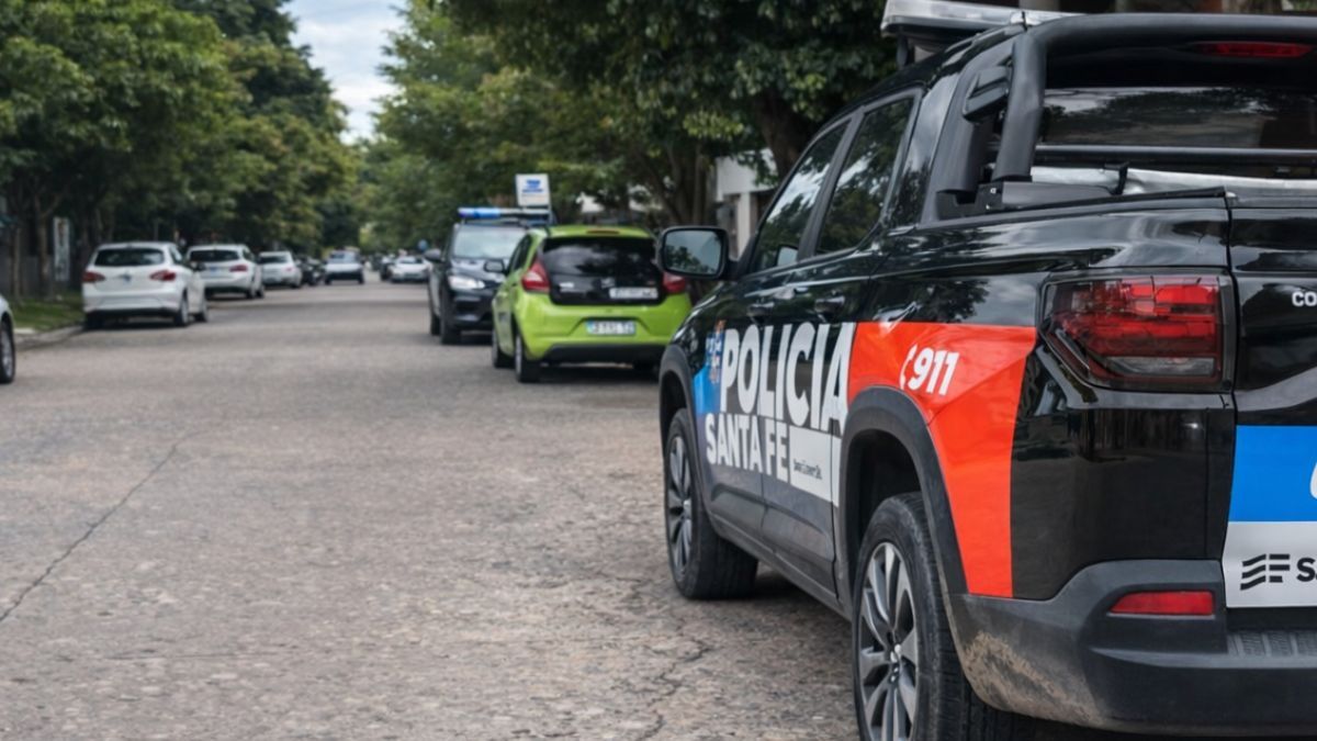 Personal del Comando Radioeléctrico controló la situación en barrio Fomento 9 de Julio.