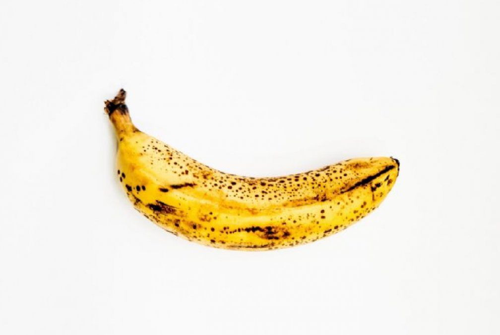 Necesitas media banana con una cucharada y media de vinagre de manzana.