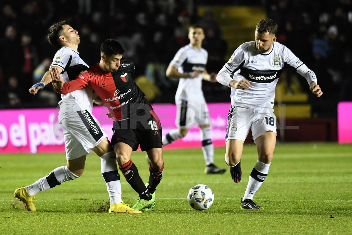 Último choque entre Colón y Gimnasia y Esgrima en Santa Fe por la Copa de la Liga Profesional.