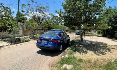 La vivienda incendiada está ubicada en Güemes al 8.100, en la zona norte de la ciudad de Santa Fe. La vivienda incendiada está ubicada en Güemes al 8.100, en la zona norte de la ciudad de Santa Fe.