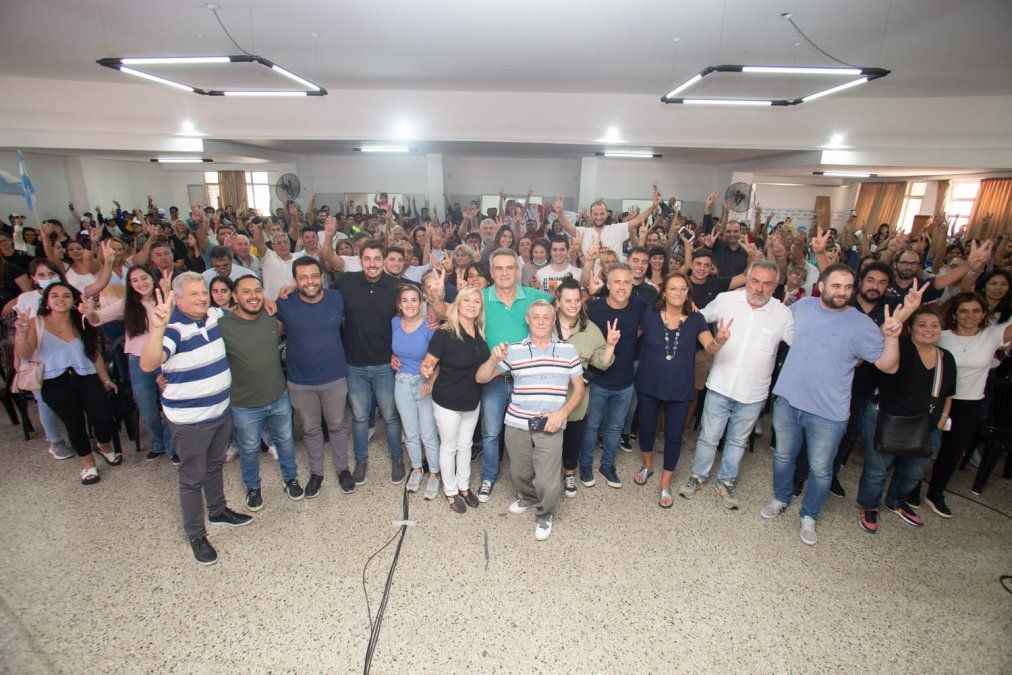 Con Agustín Rossi a la cabeza, la plana mayor de Unidad Ciudadana y de la Corriente Nacional de la Militancia acompañó el lanzamiento de Leandro Busatto para las elecciones de 2023.