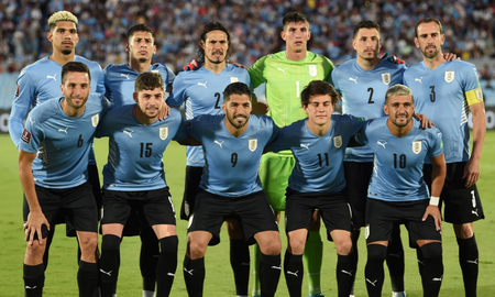 La decisión, respaldada por CONMEBOL, desata controversia entre los aficionados uruguayos que reclaman cuatro estrellas en su escudo. La decisión, respaldada por CONMEBOL, desata controversia entre los aficionados uruguayos que reclaman cuatro estrellas en su escudo.