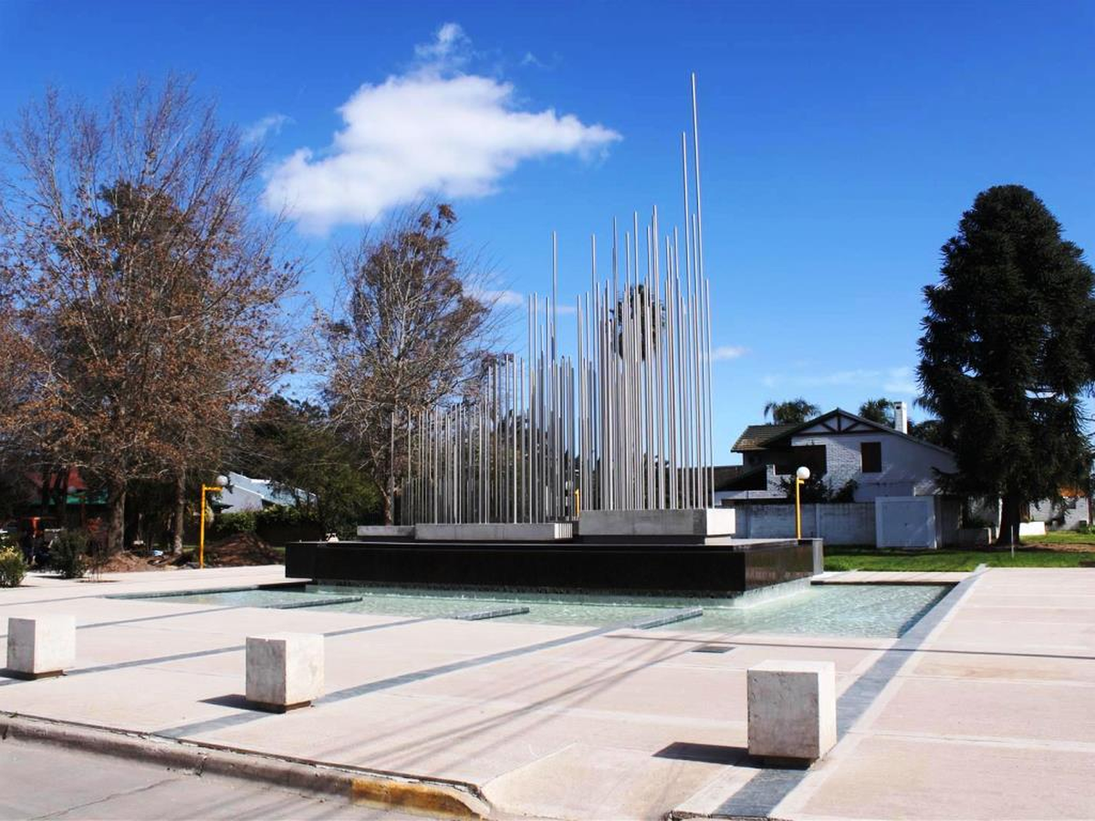 El Monumento del Bicentenario a la Agricultura Nacional es uno de los principales y más conmemorados en la ciudad.