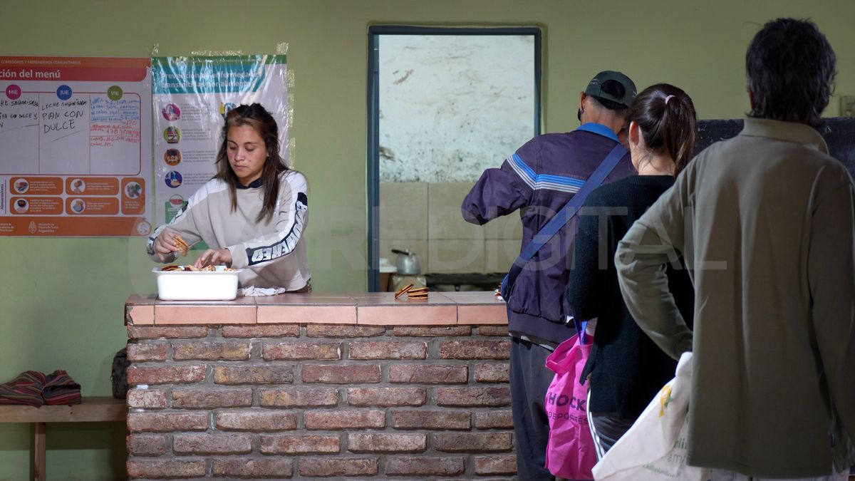 Las listas en los comedores y merenderos crecen.
