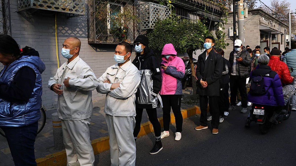 Las autoridades solicitaron además a los comercios y cadenas de suministro que faciliten el abastecimiento de alimentos.