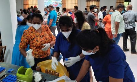 Un estudio realizado en Sri Lank junto a la universidad de Oxford demostró que el 95% de las personas que recibieron las dos dosis de la vacuna de Sinopharm contra el coronavirus desarrollaron anticuerpos. Un estudio realizado en Sri Lank junto a la universidad de Oxford demostró que el 95% de las personas que recibieron las dos dosis de la vacuna de Sinopharm contra el coronavirus desarrollaron anticuerpos.