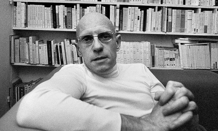 Acusan a Michel Foucault de haber abusado sexualmente de niños en Túnez en la década de 1960