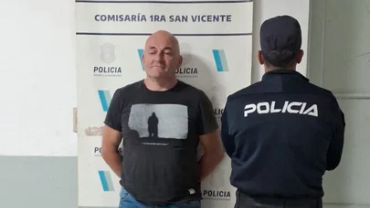 El procedimiento fue realizado por efectivos del Comando Patrullas de San Vicente sobre la Ruta 58 y Juan Pablo II, donde fue interceptado Eugenio Esteban Fernández, de 57 años. El procedimiento fue realizado por efectivos del Comando Patrullas de San Vicente sobre la Ruta 58 y Juan Pablo II, donde fue interceptado Eugenio Esteban Fernández, de 57 años.