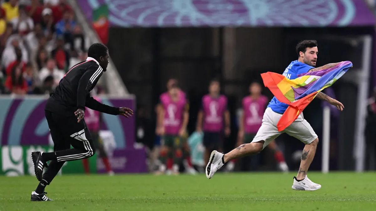 La de este lunes fue la primera manifestación pública a favor de los derechos LGBTIQ+ que se produce durante el Mundial de Qatar 2022.