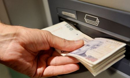 Se difundió el cronograma de pago del aguinaldo a empleados públicos y jubilados de Santa Fe. Se difundió el cronograma de pago del aguinaldo a empleados públicos y jubilados de Santa Fe.