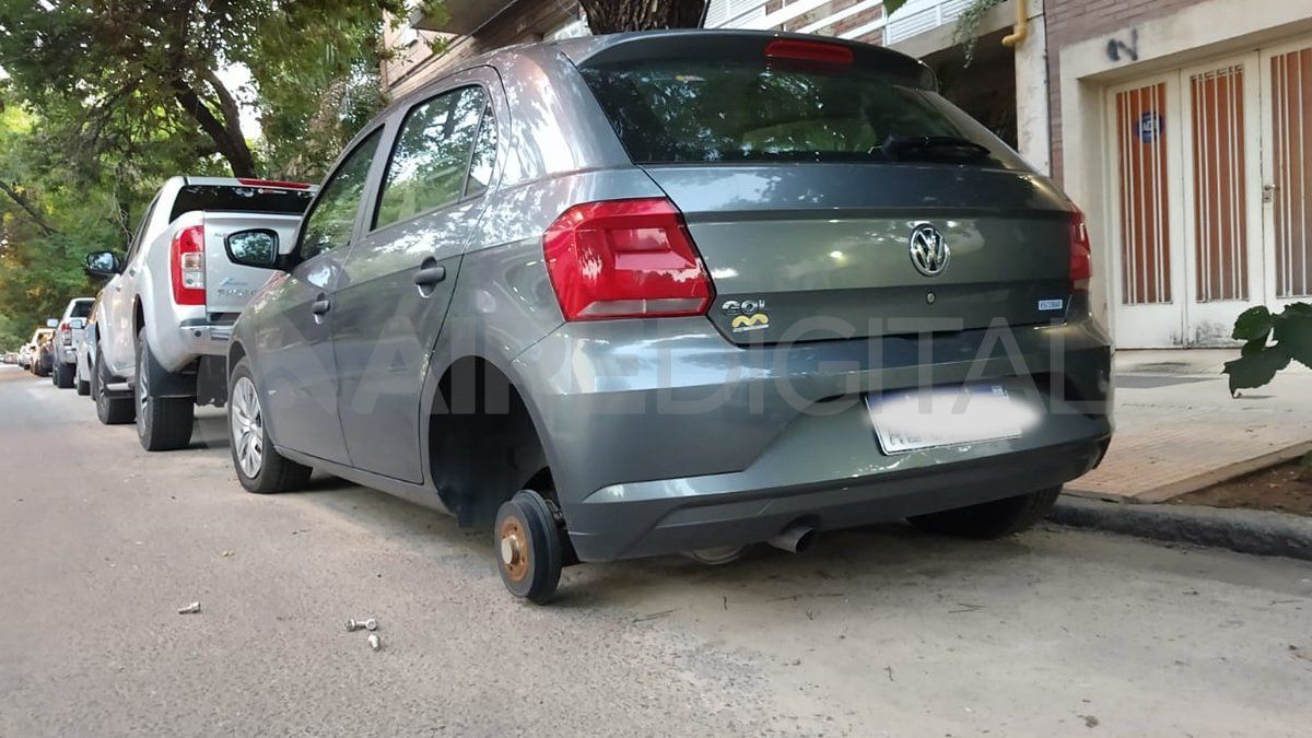 El auto se encuentra estacionado en Francia y Juan de Garay