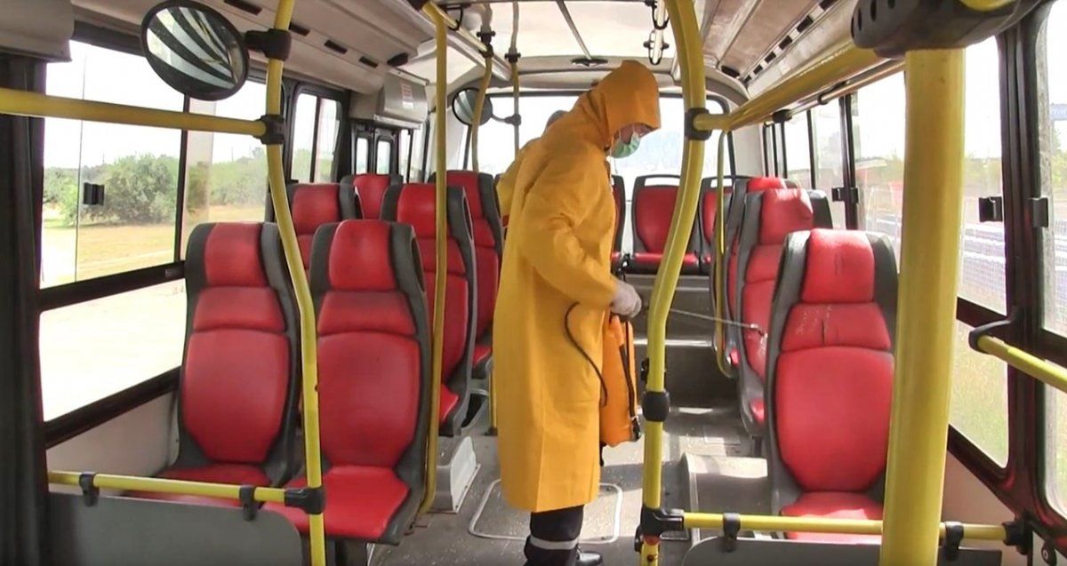 Sanitizarán los micros y bajarán las ventanillas para garantizar la circulación del aire.