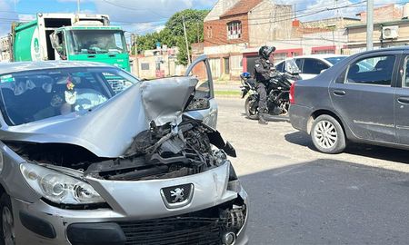 Así quedó el vehículo que se llevó la peor parte tras el accidente: no hubo lesionados que debieron requerir traslado a nosocomios. Así quedó el vehículo que se llevó la peor parte tras el accidente: no hubo lesionados que debieron requerir traslado a nosocomios.